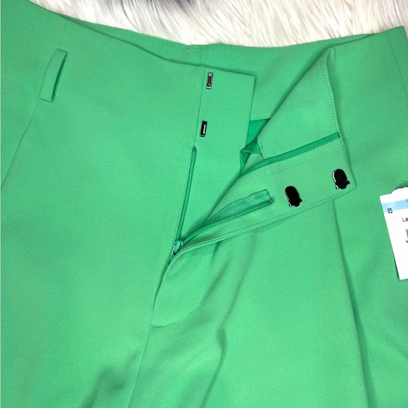 Alice + Olivia Conry Pleated Shorts in Garden Green - Picture 7 of 7